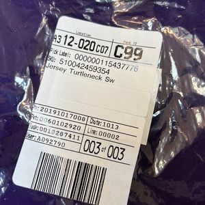 Short sleeve jersey turtleneck.